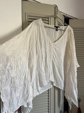 Forever 21 White Embroidered Floral Women's Top